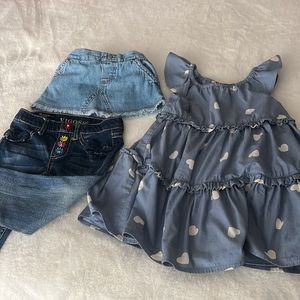 Bundles 3 kids jeans clothes, please check the size